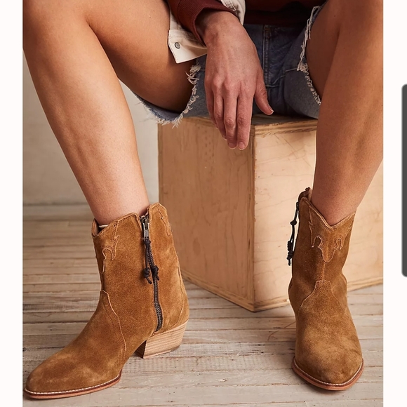 Free People Shoes - Free People New Frontier Western Boots Camel Suede Brown Size 36 New in Box